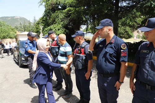 Kaymakam Saliha Karataş İlçe Jandarma Komutanlığını Ziyaret Ederek Görevli Jandarma Personellerinin Bayramını Kutladı