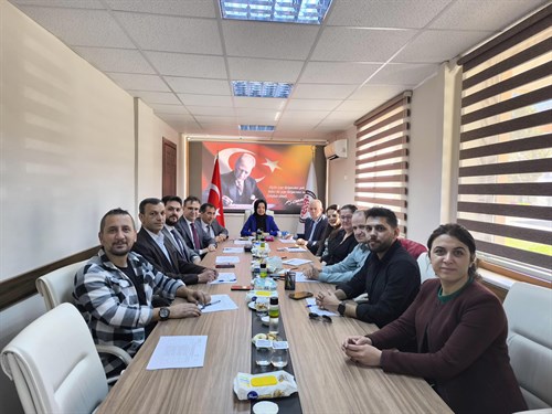 Kaymakamımız Sn. Saliha Karataş başkanlığında Sosyal Yardımlaşma ve Dayanışma Vakfı Müdürlüğünde Mütevelli Heyeti Toplantısı Gerçekleştirildi