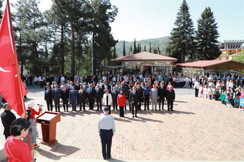 23 Nisan Ulusal Egemenlik ve Çocuk Bayramı Çelenk Sunma Töreni